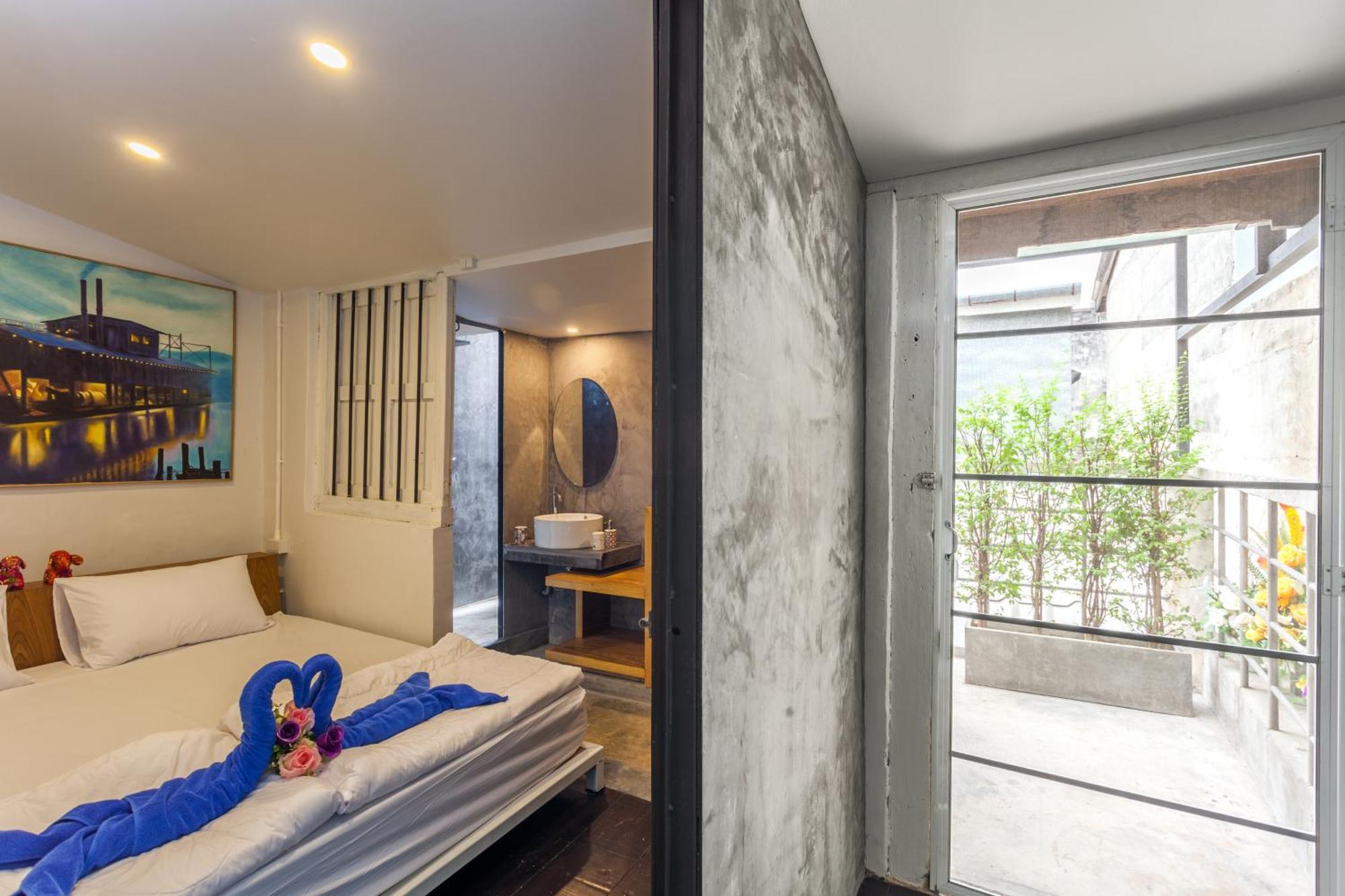 Feel Good Hostel Phuket Екстериор снимка